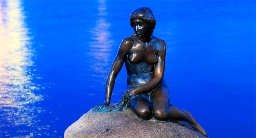 Den Lille Havfrue er en populær attraksjon i København!